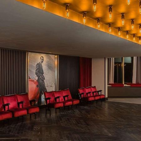 Radisson Red Hotel London Heathrow Интерьер фото