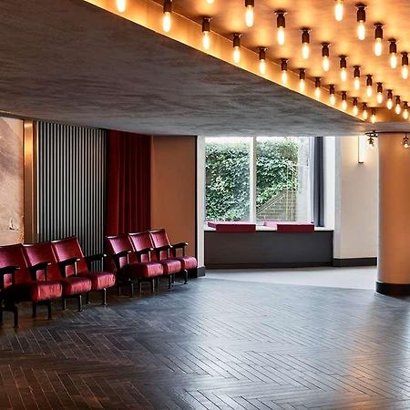 Radisson Red Hotel London Heathrow Интерьер фото