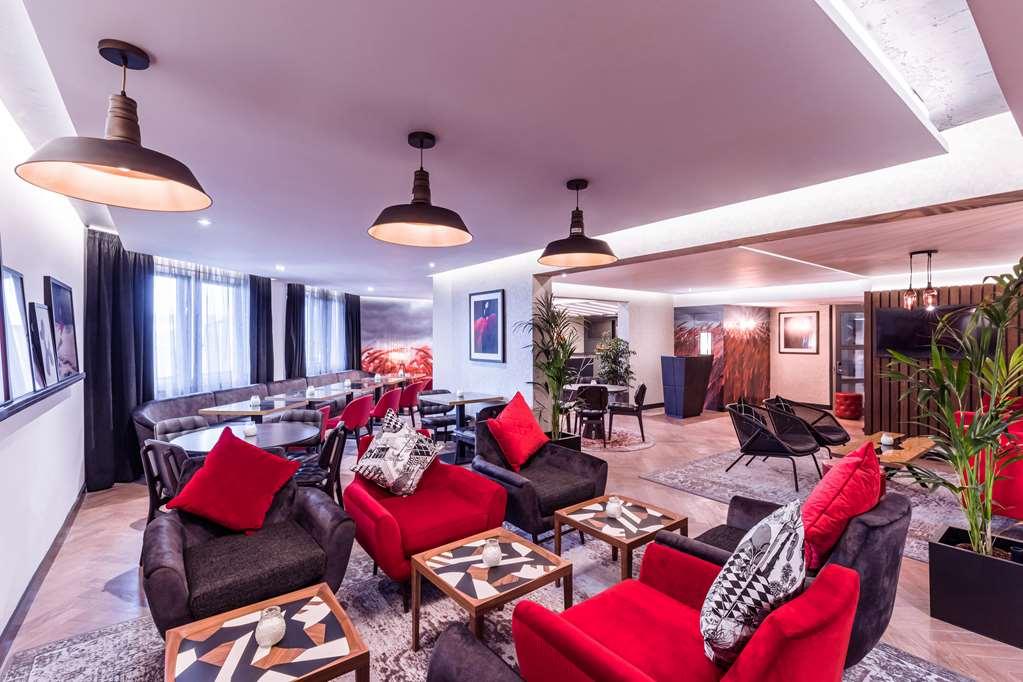 Radisson Red Hotel London Heathrow Ресторан фото