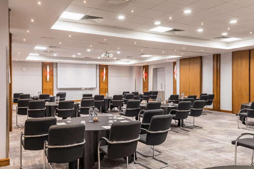 Radisson Red Hotel London Heathrow Удобства фото