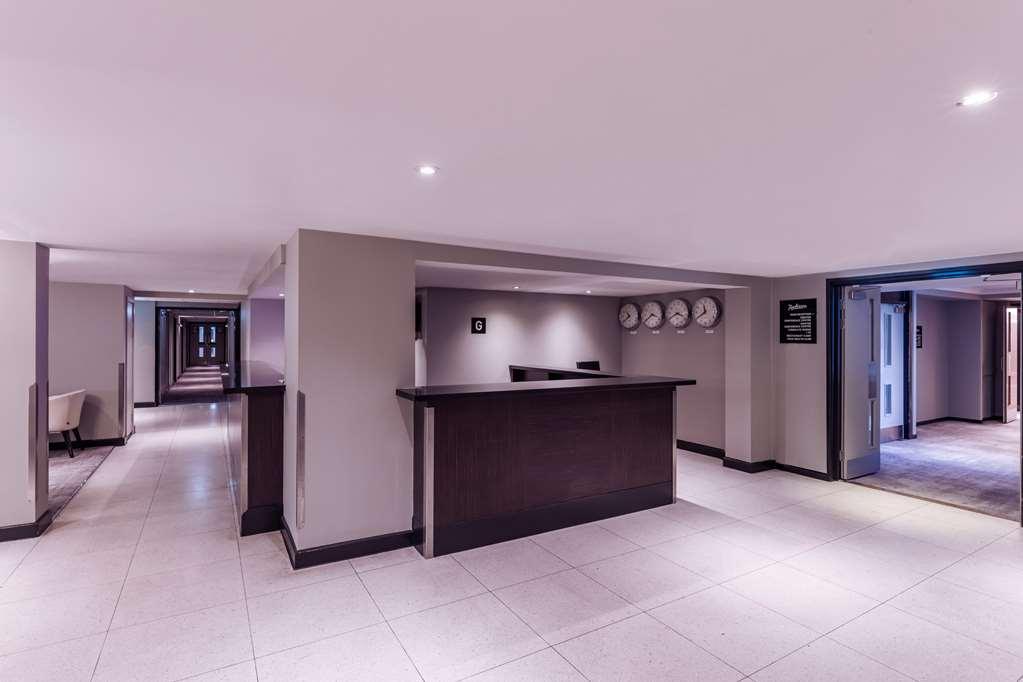 Radisson Red Hotel London Heathrow Ресторан фото