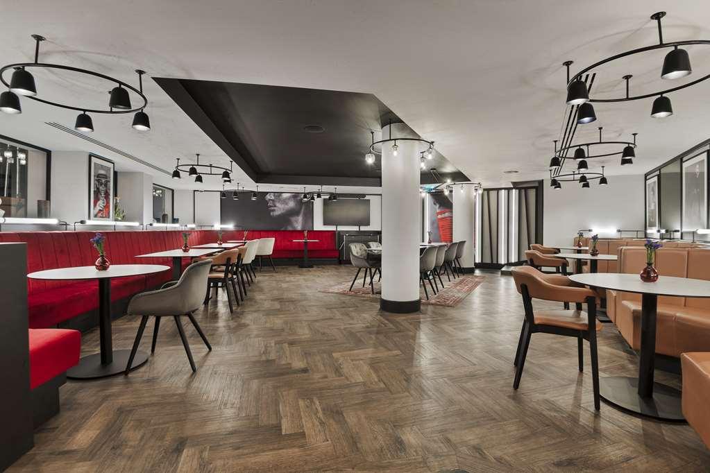 Radisson Red Hotel London Heathrow Ресторан фото