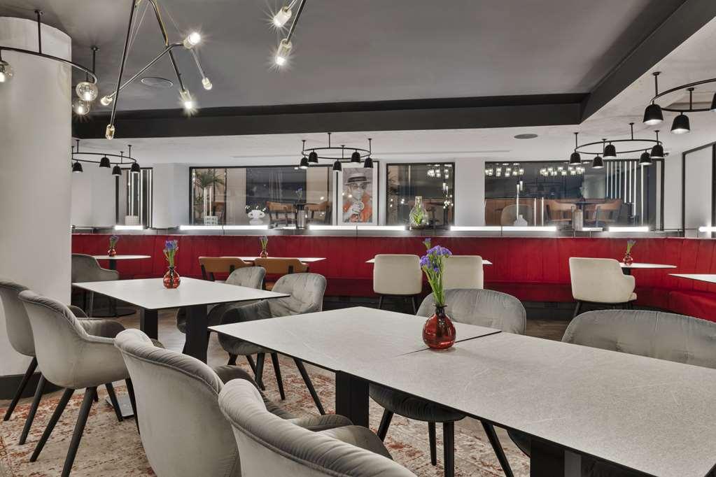 Radisson Red Hotel London Heathrow Ресторан фото