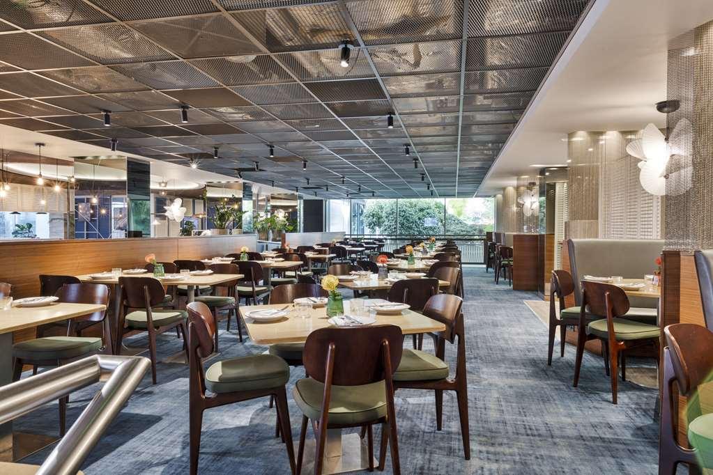 Radisson Red Hotel London Heathrow Ресторан фото