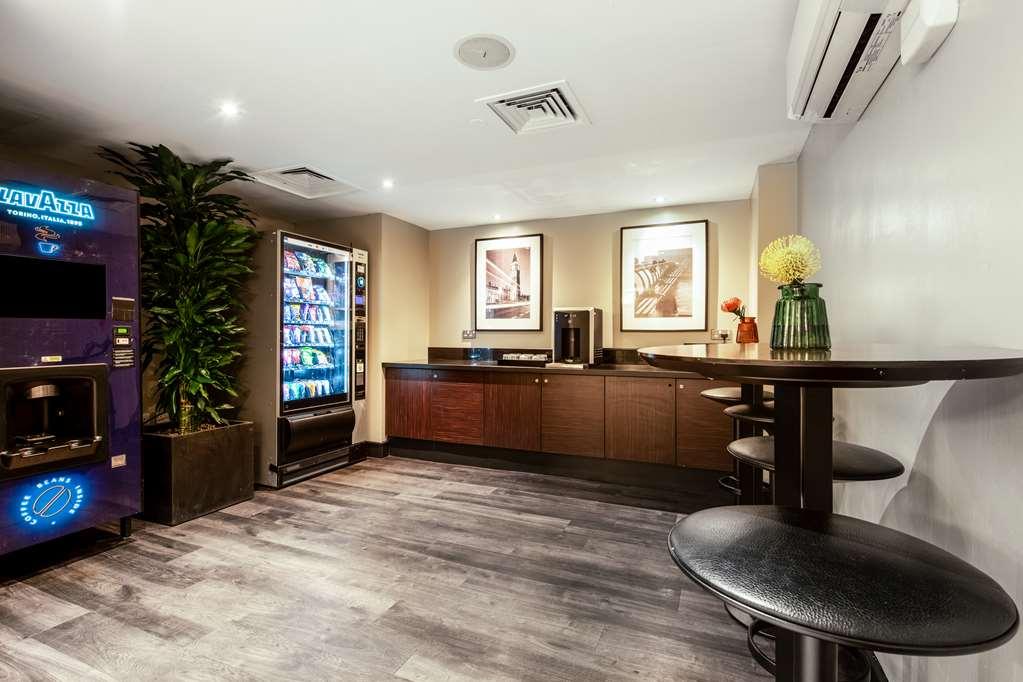 Radisson Red Hotel London Heathrow Удобства фото