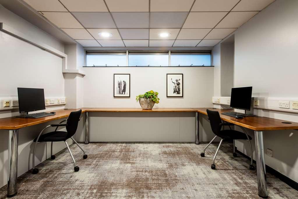 Radisson Red Hotel London Heathrow Удобства фото