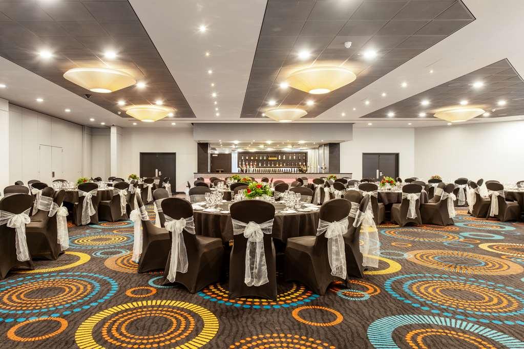 Radisson Red Hotel London Heathrow Удобства фото