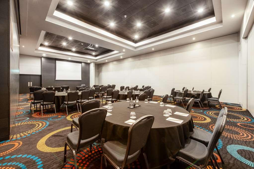 Radisson Red Hotel London Heathrow Удобства фото