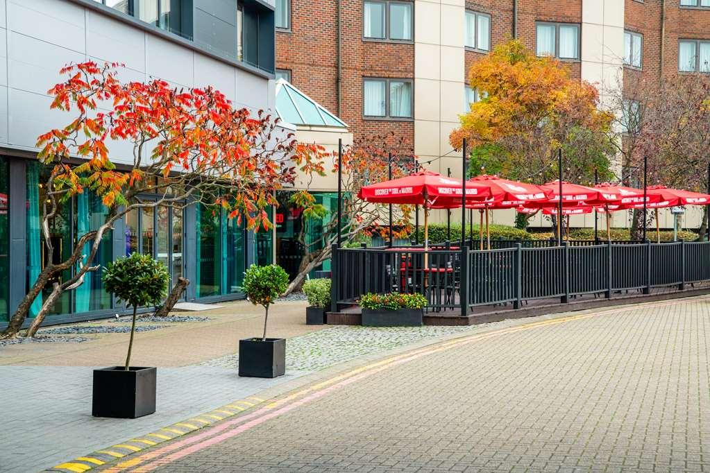 Radisson Red Hotel London Heathrow Удобства фото