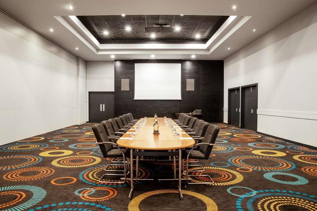 Radisson Red Hotel London Heathrow Удобства фото